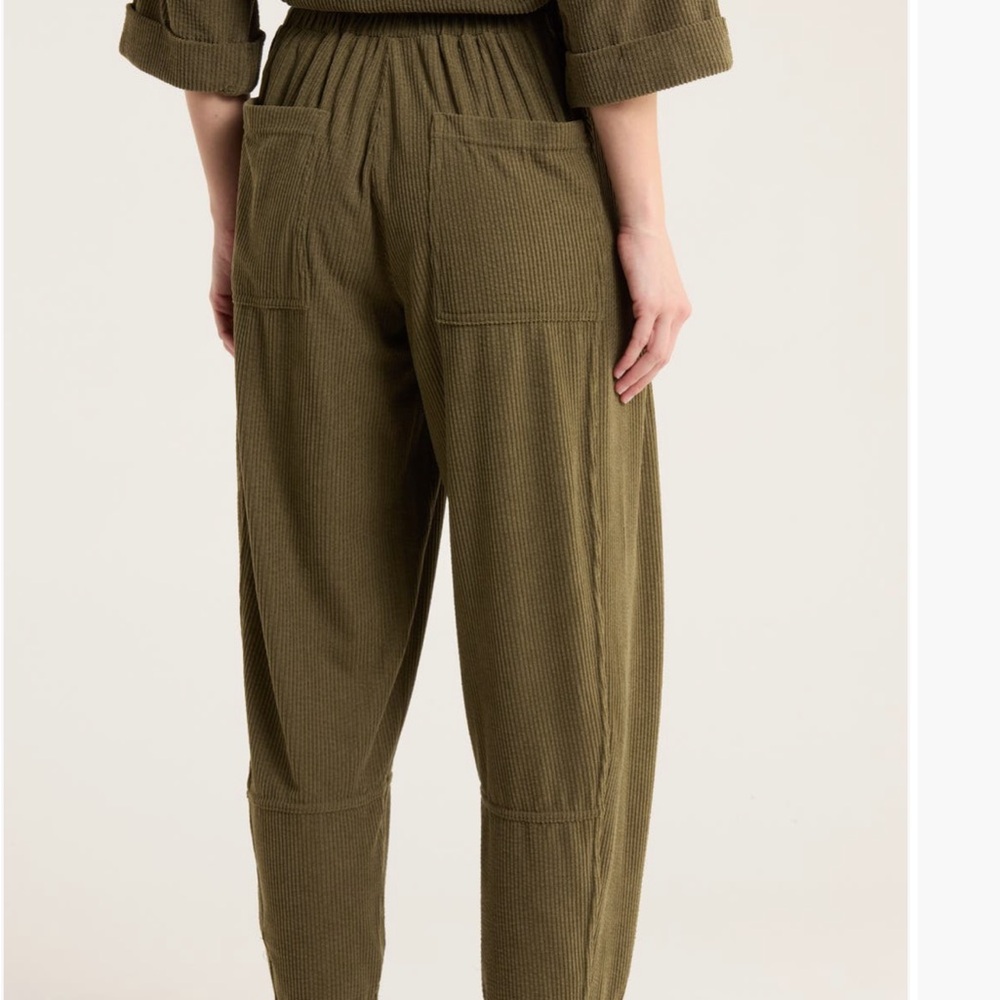 Max Studio Women's Cropped Olive Pants - Picture 3 of 5